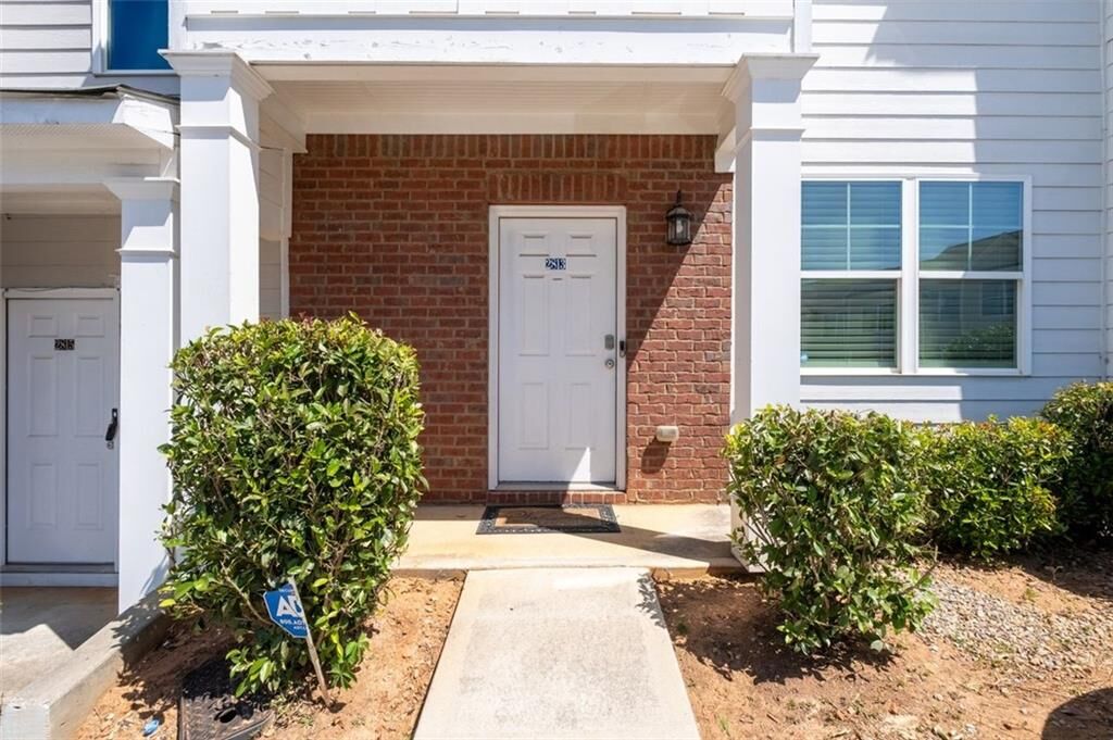 Property Photo:  2813 Laurel Ridge Circle  GA 30344 