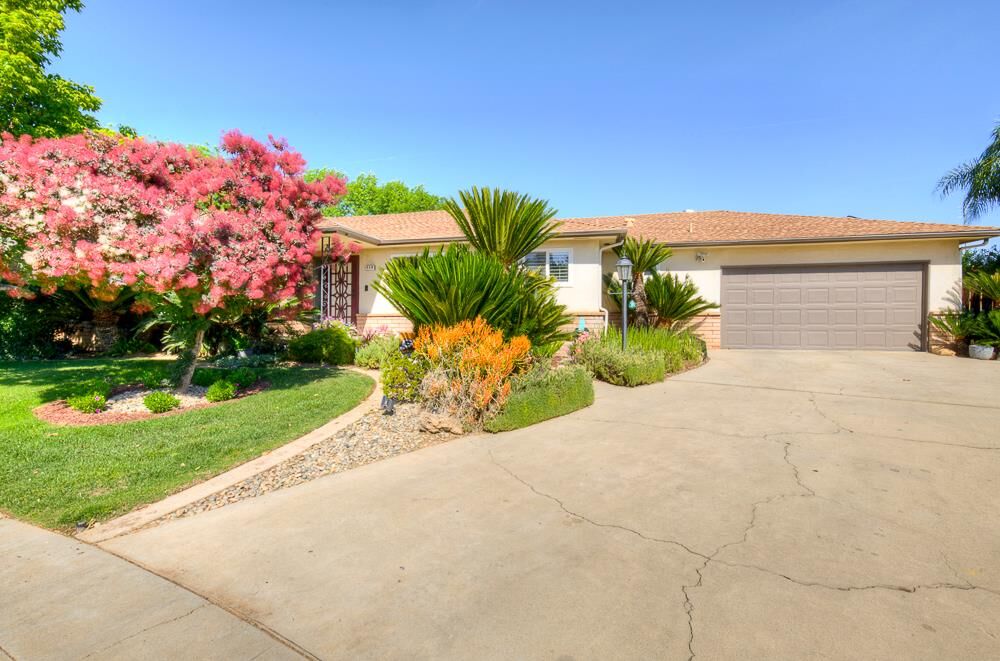 Property Photo:  719 E Alluvial Avenue  CA 93720 