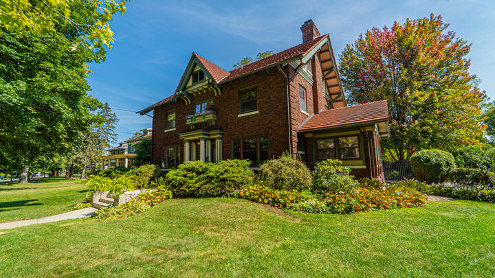 Property Photo:  498 S Court Street  IN 46307 