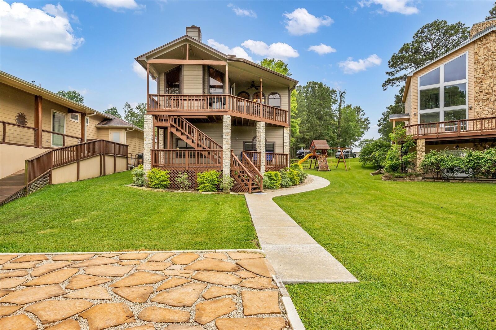 Property Photo:  33 Harbour Point Circle  TX 77331 