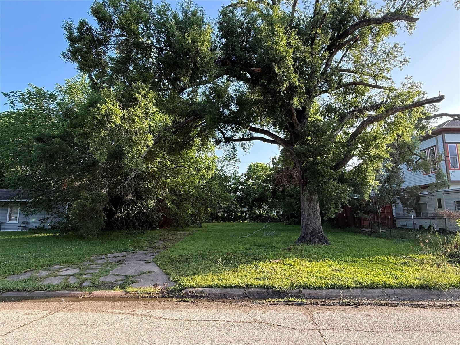 Property Photo: 5307 Willow Glen Drive TX 77033
