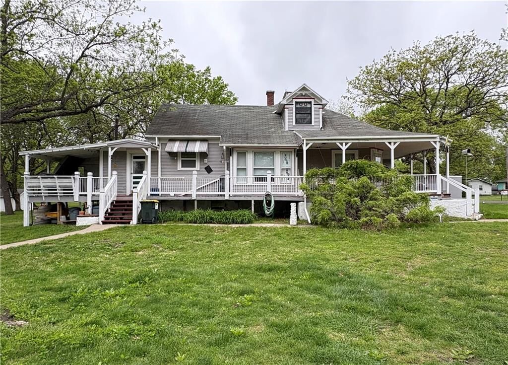 Property Photo:  507 W Hale Street  KS 66083 