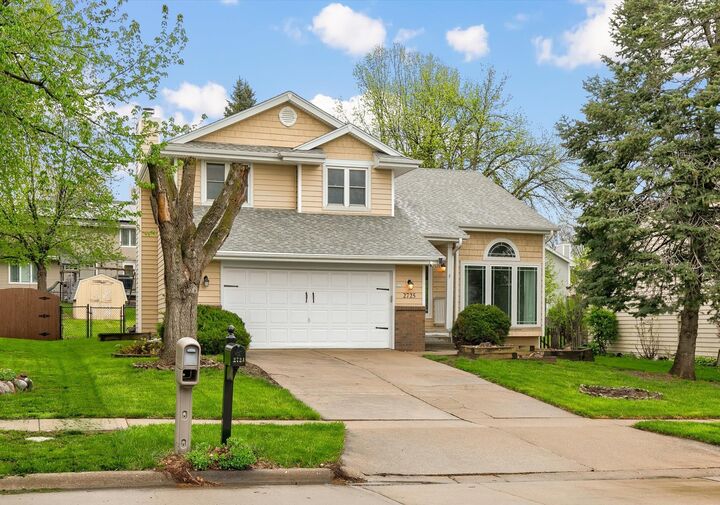 Property Photo: 2725 Walnut Street IA 50265