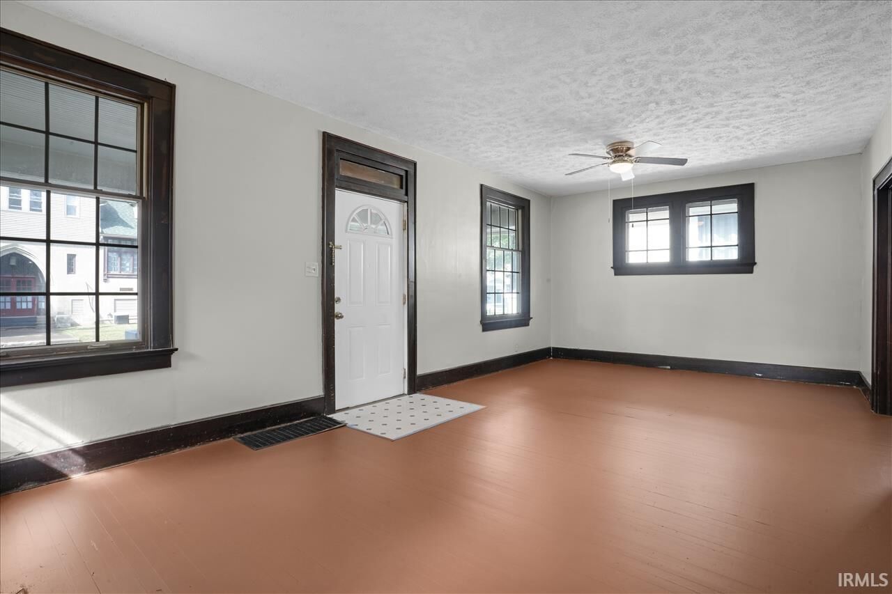 Property Photo:  813 Jefferson Avenue  IN 47713 