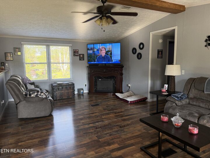 Property Photo:  420 E Baldwin St  TN 37854 