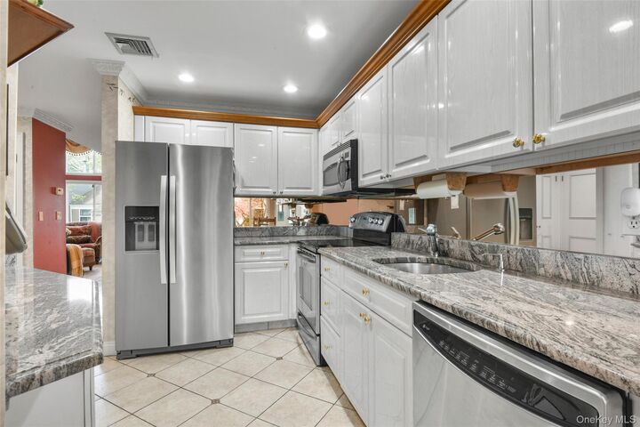 Property Photo:  27 Top Of The Ridge D9  NY 10543 