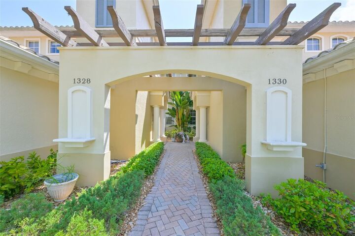Property Photo: 1330 Emerald Dunes Drive FL 33573