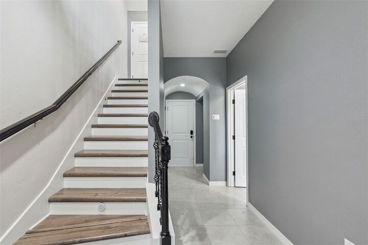Property Photo: 476 Portico Court FL 32765