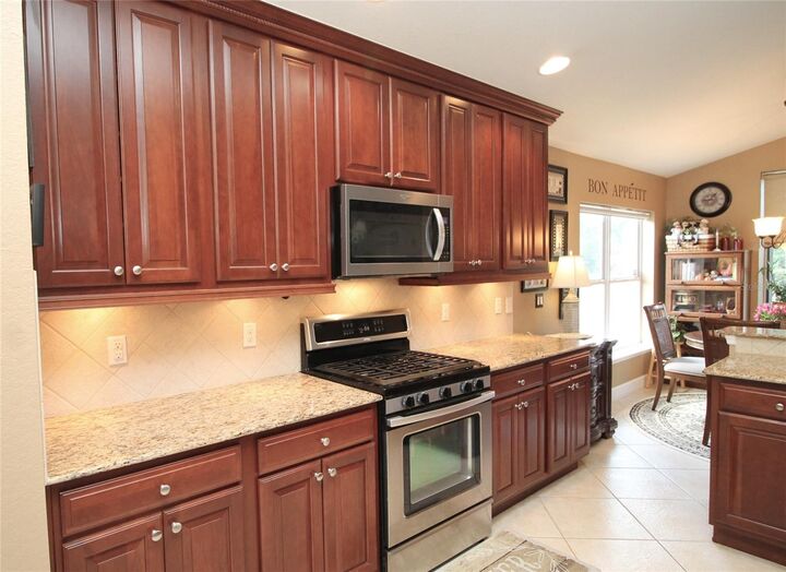 Property Photo:  516 Lago Loop  FL 33837 
