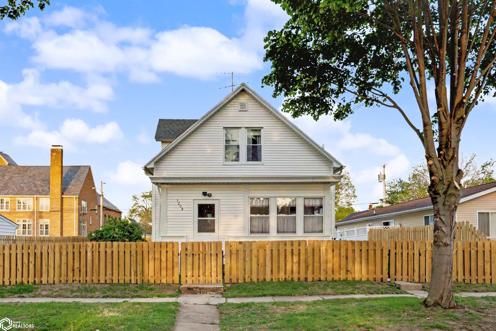 Property Photo:  1208 S 15th Street  IA 52601 