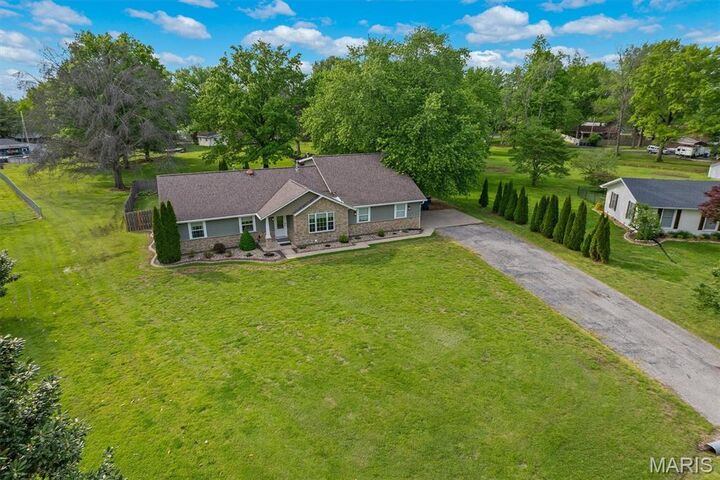 Property Photo:  511 Coventry Road  IL 62294 