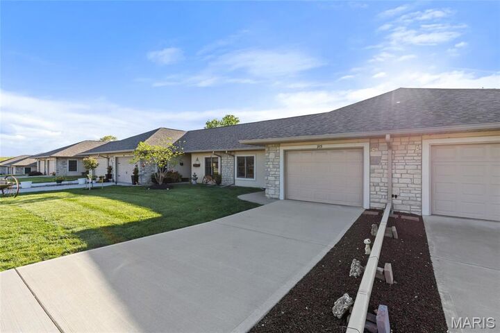 Property Photo:  915 Pine Avenue  MO 63383 