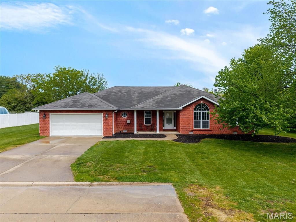 Property Photo:  204 Piney Woods Drive  IL 62226 