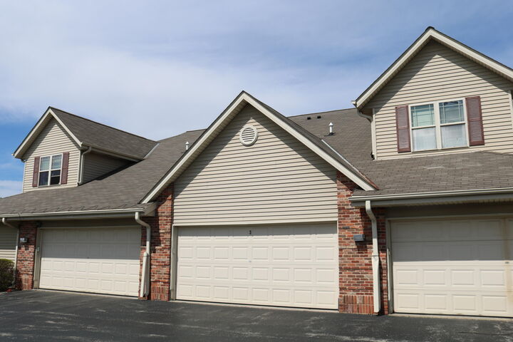 Property Photo:  1022 E Woodview Ct #3  WI 53086 