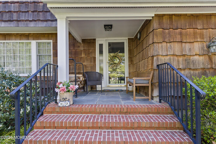 Property Photo:  