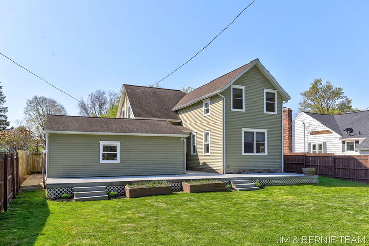 Property Photo:  511 W Clinton Street  MI 49058 