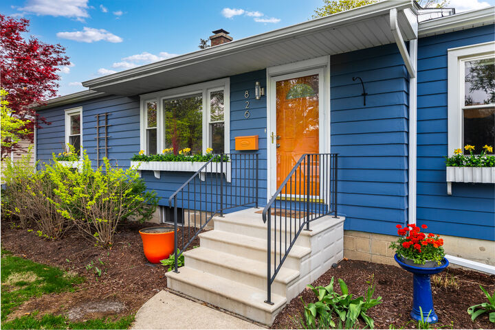 Property Photo:  826 N Main Street  IL 60563 