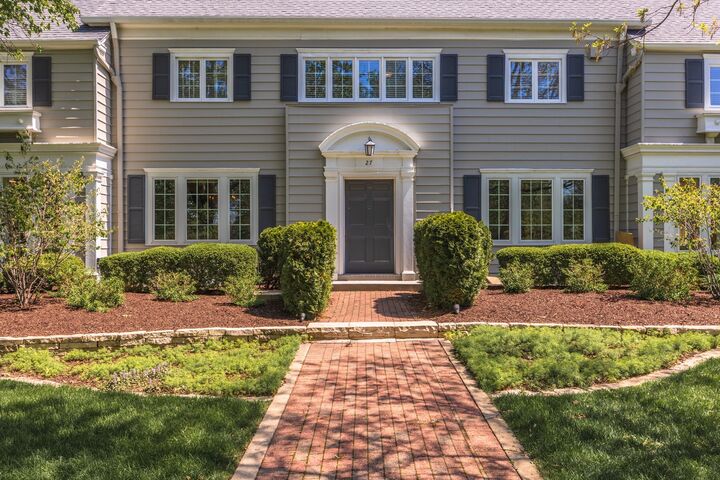 Property Photo: 27 Country Club Place IL 61701