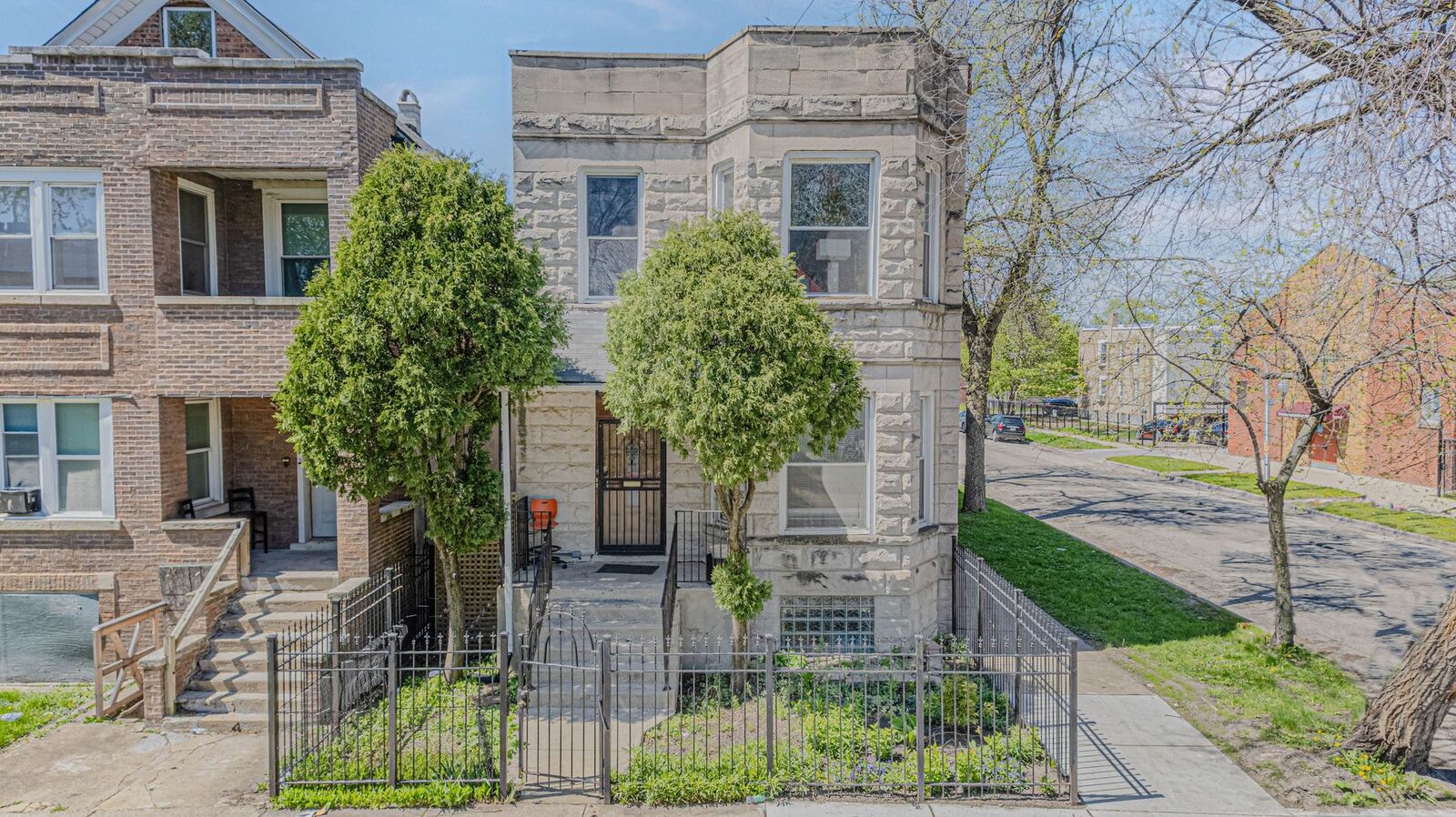 Property Photo: 856 N Lawndale Avenue IL 60651