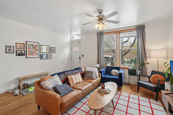 Property Photo:  1340 N Rockwell Street  IL 60622 