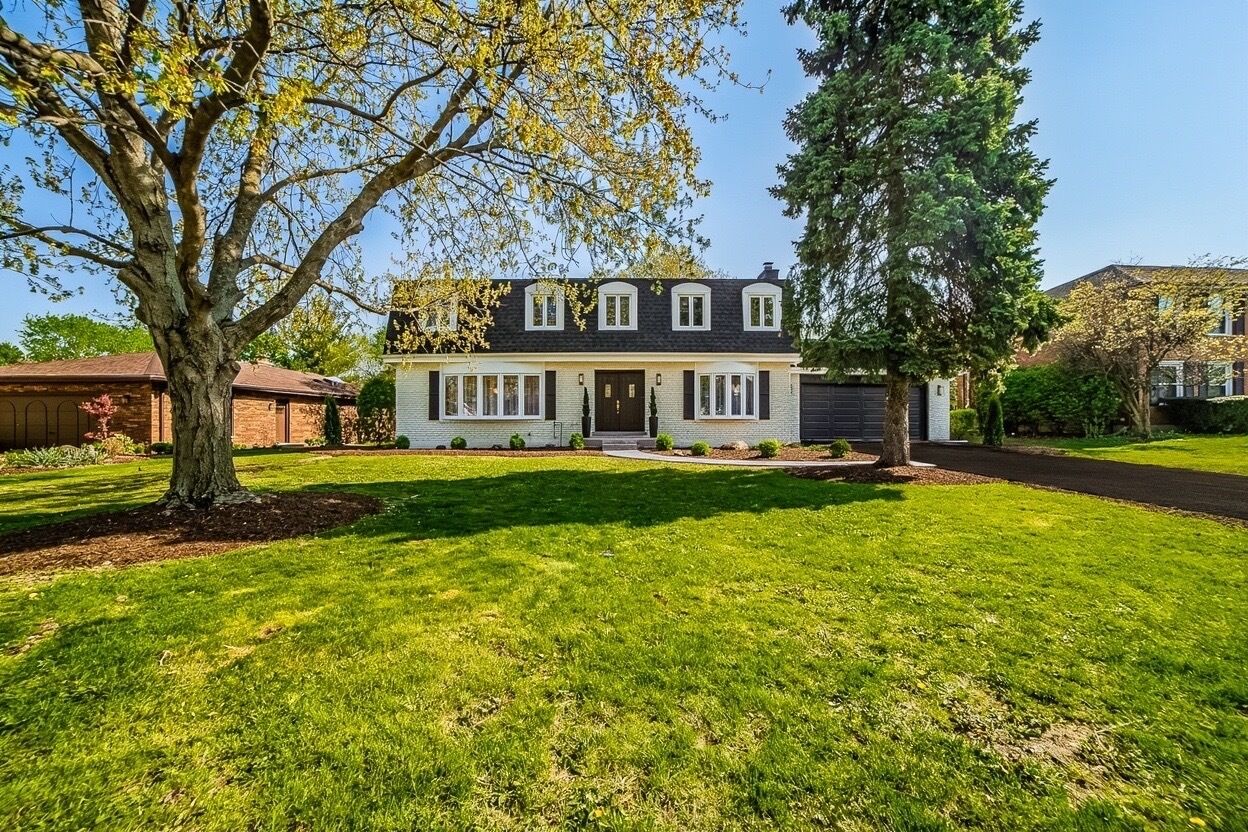 Property Photo: 19W071 Avenue Chateaux IL 60523