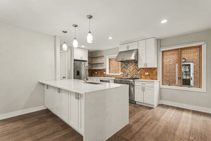 Property Photo:  538 N Broadway Avenue  IL 60068 