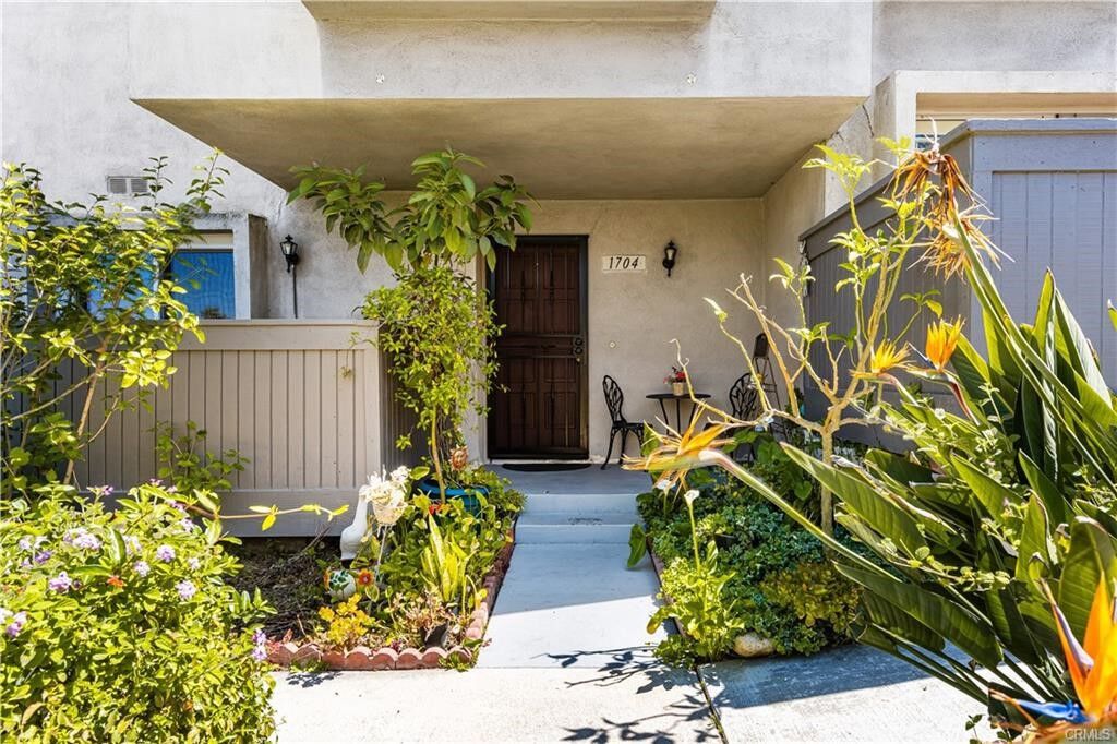 Property Photo:  1704 Mountain Terrace Lane  CA 90640 