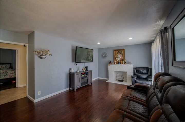 Property Photo:  409 W Cedar  CA 90220 
