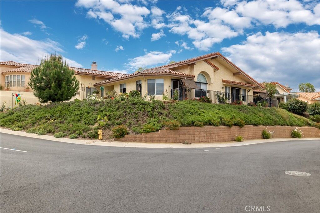 Property Photo:  1113 Crescent Bend  CA 92028 