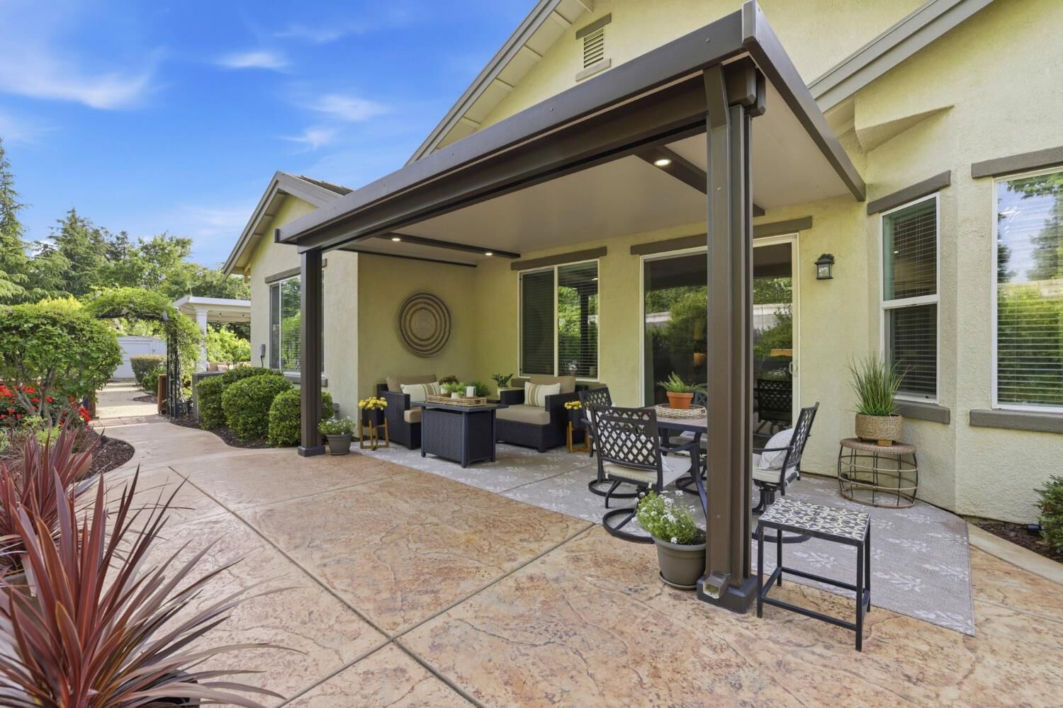 Property Photo: 2104 Appersett Loop CA 95747