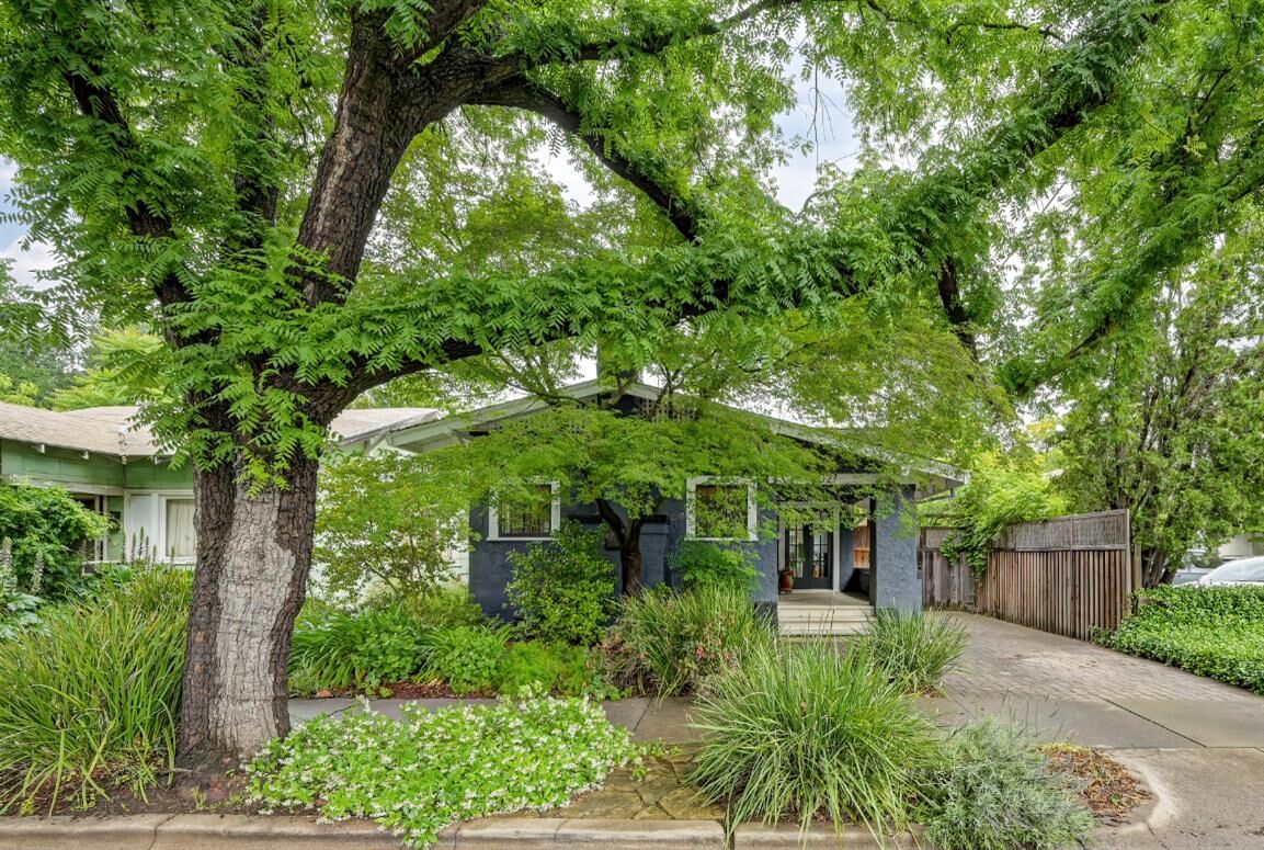 Property Photo:  2027 Sloat Way  CA 95818 