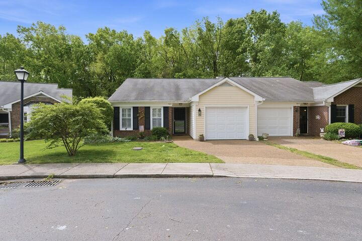 Property Photo:  905 Glenmary Ct  TN 37205 