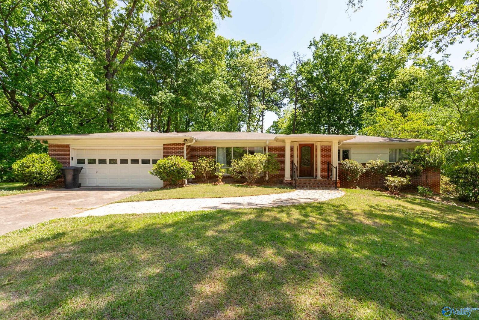 Property Photo: 2514 Montezuma Drive AL 35904