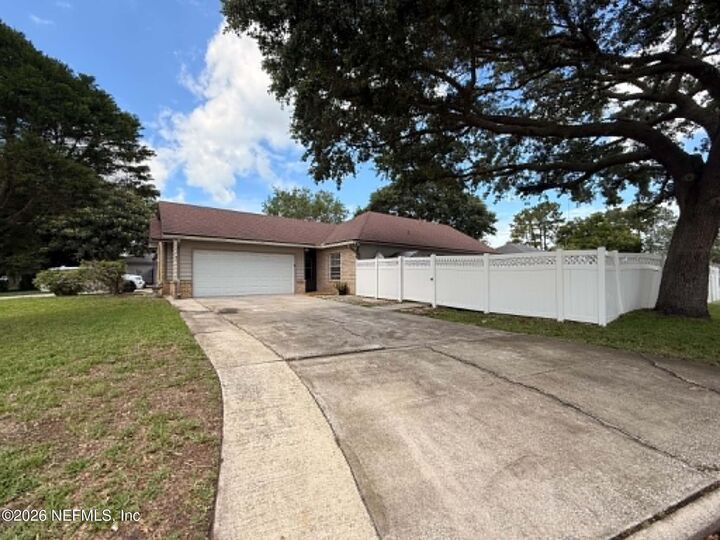 Property Photo:  1829 Ashmore Green Drive  FL 32246 