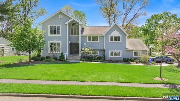 Property Photo:  1 Collins Avenue  NJ 07624 