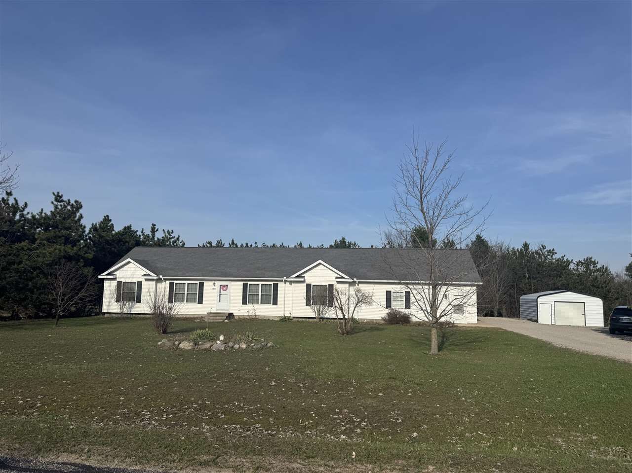 Property Photo:  2095 Lakeview  MI 49706 
