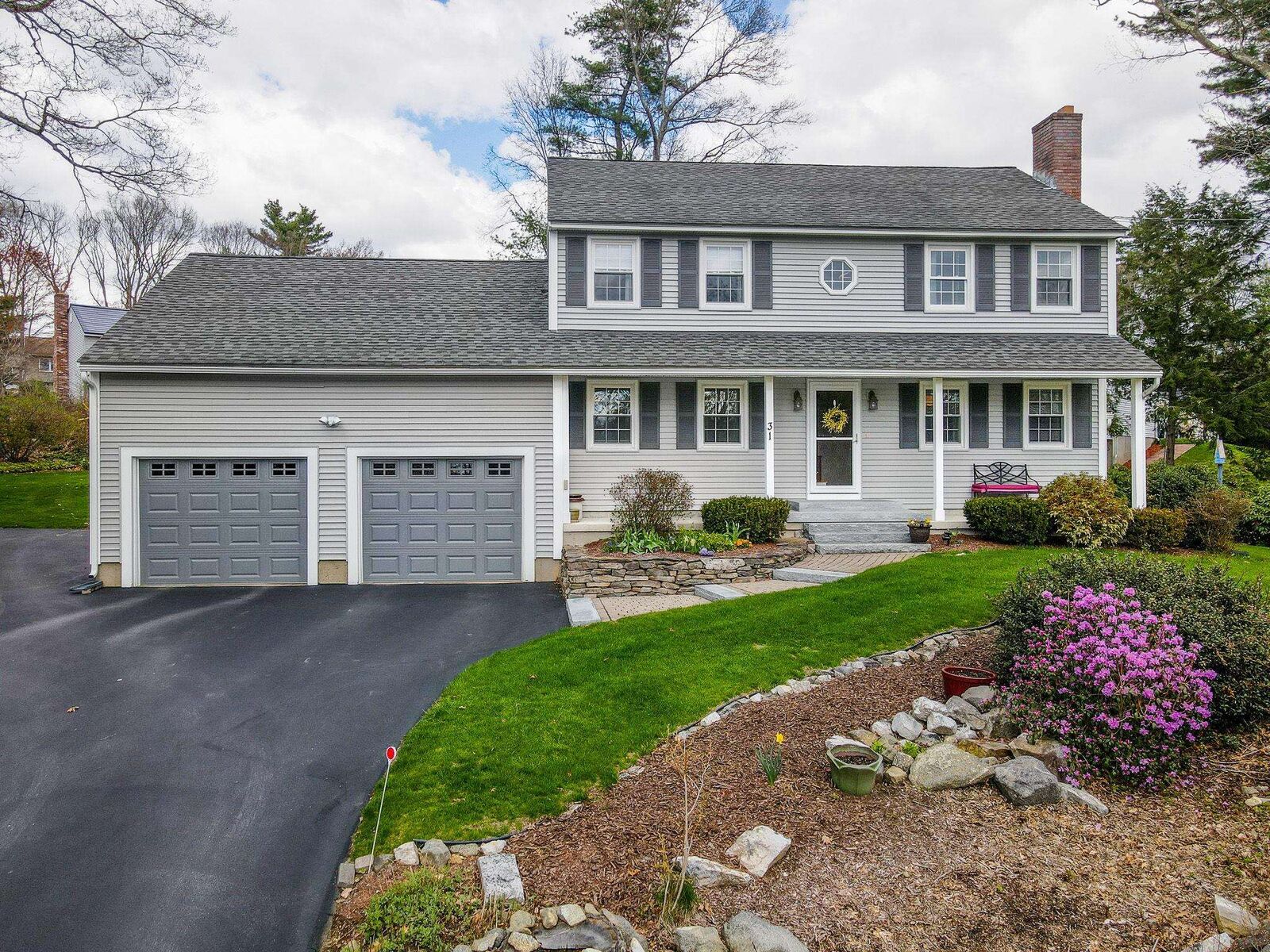 Property Photo:  31 Hyacinth Drive  NH 03062 