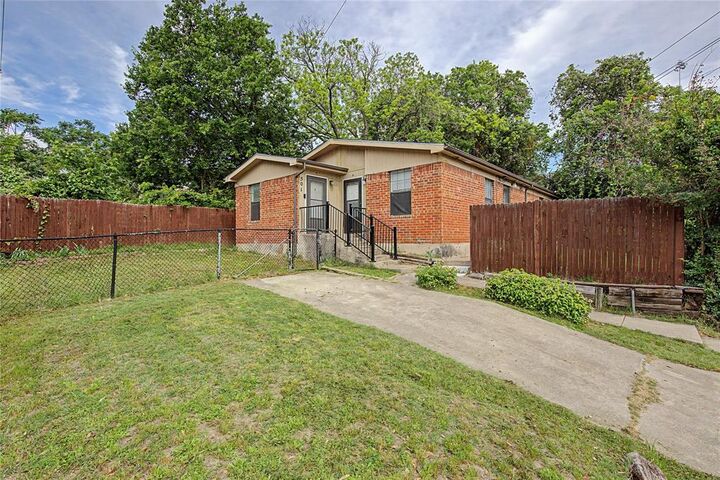 Property Photo:  501 Byron Street  TX 76114 