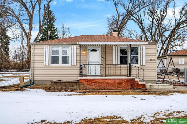 Property Photo:  6923 N 60th Street  NE 68152 