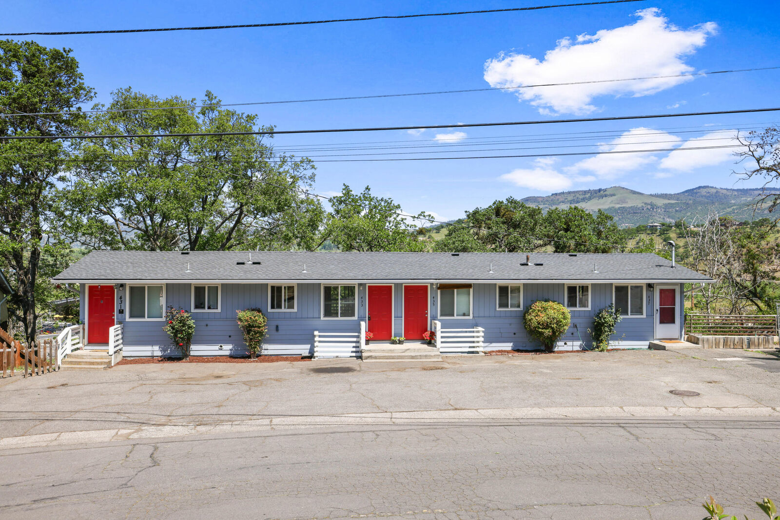 Property Photo:  431 Elm Street  OR 97535 