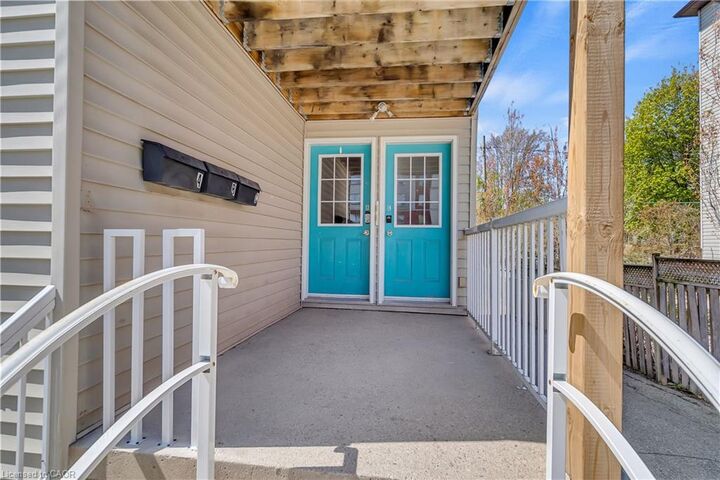 Photo de la propriété:  24 Columbia Street W  ON N2L 3K3 