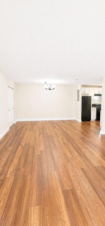 Property Photo:  685 Oak St Bld 1 #4  MA 02301 