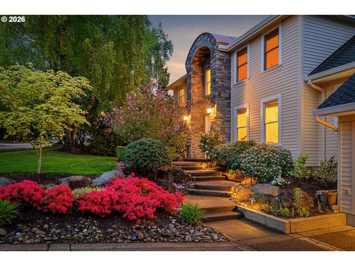 Property Photo:  2512 NW Pinnacle Dr  OR 97229 