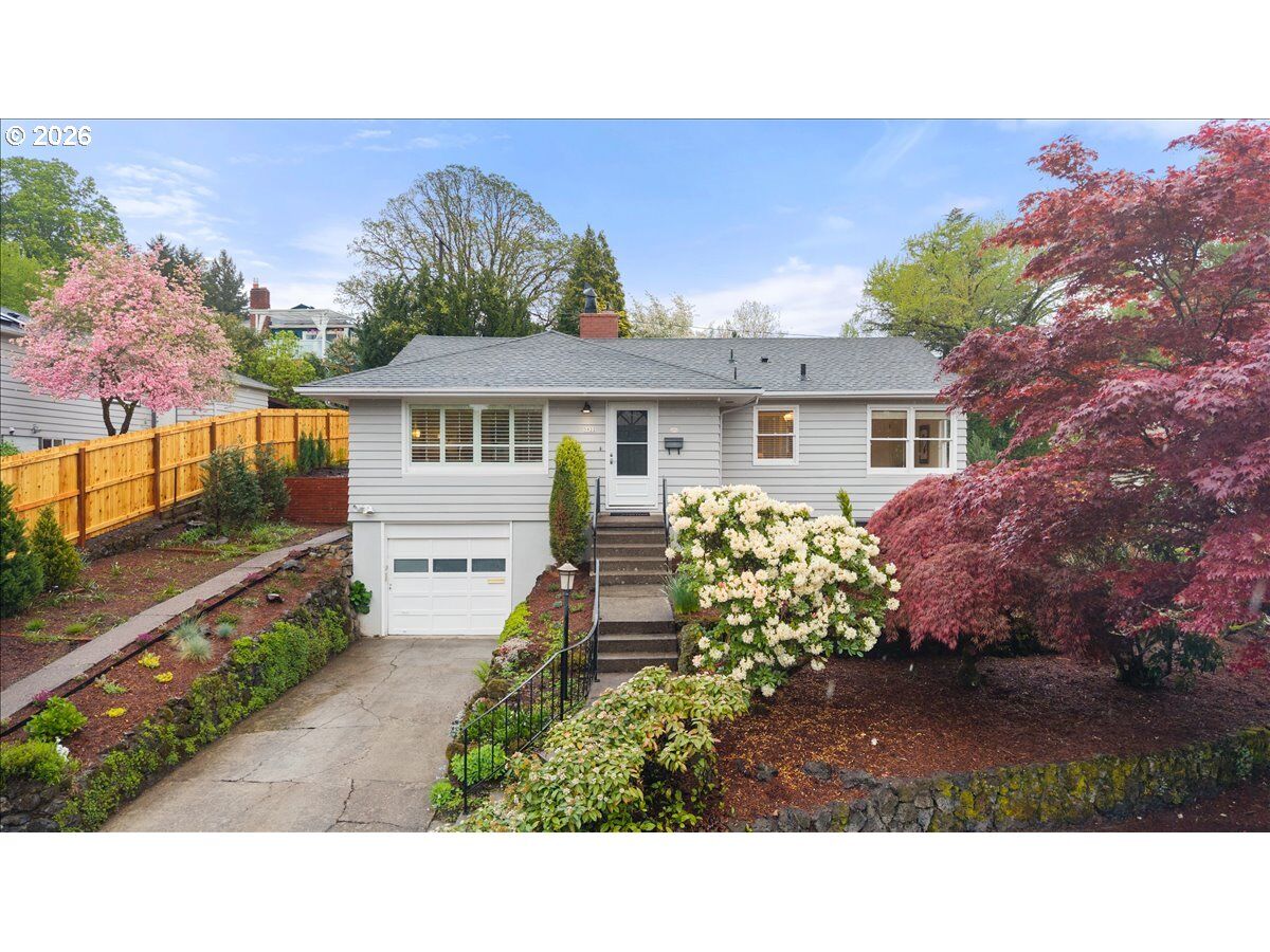 Property Photo:  5922 SW 47th Ave  OR 97221 
