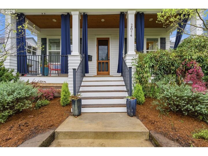 Property Photo:  2614 NE 32nd Pl  OR 97212 