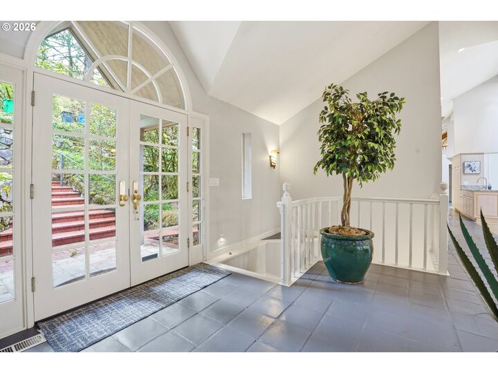 Property Photo:  5112 SW Hewett Blvd  OR 97221 