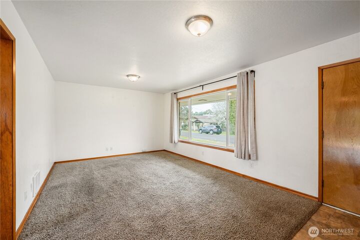 Property Photo:  301  Cedar Street  WA 98591 