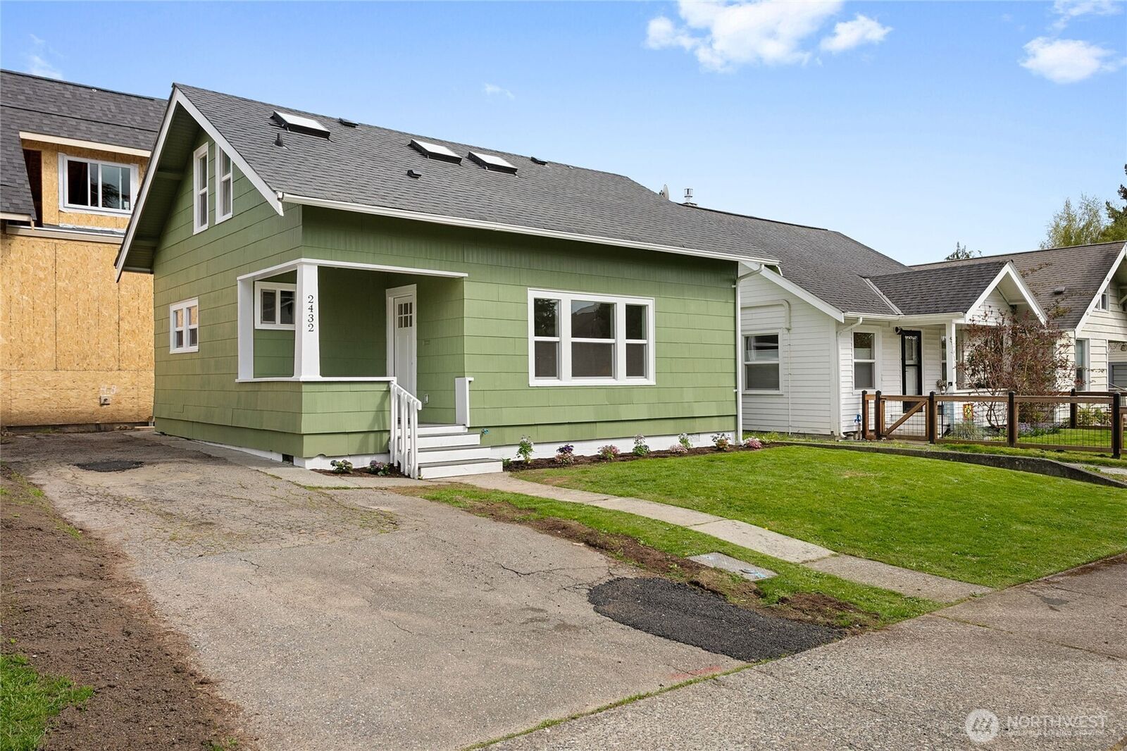 Property Photo:  2432  Grant Street  WA 98225 