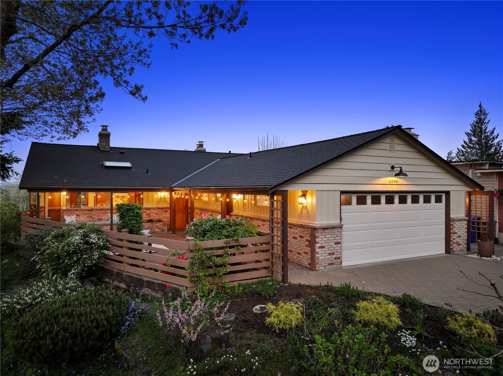 Property Photo:  16544  34th Avenue NE  WA 98155 