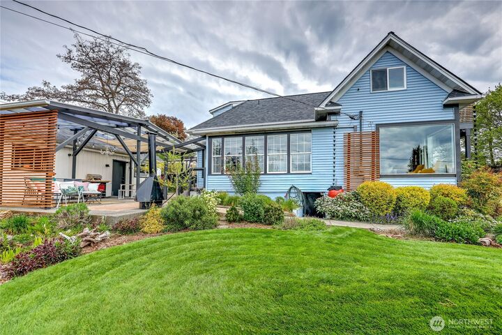 Property Photo:  2004 E 15th Street  WA 98310 